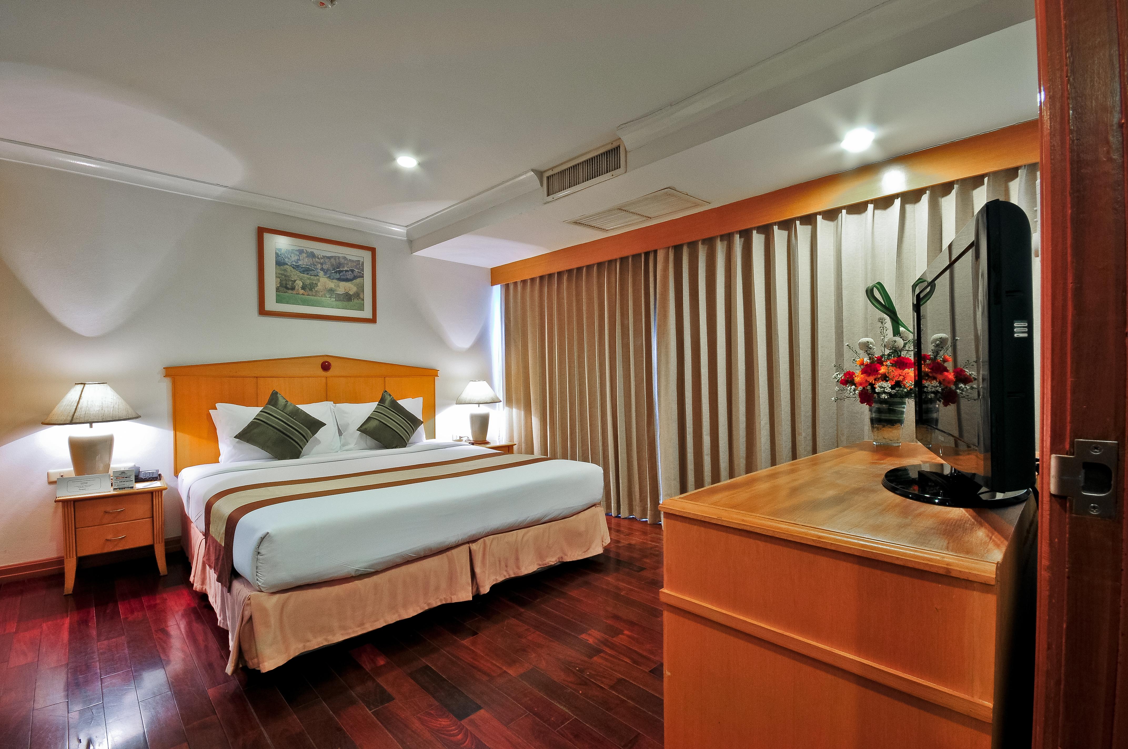 Admiral Suites Bangkok Exterior photo