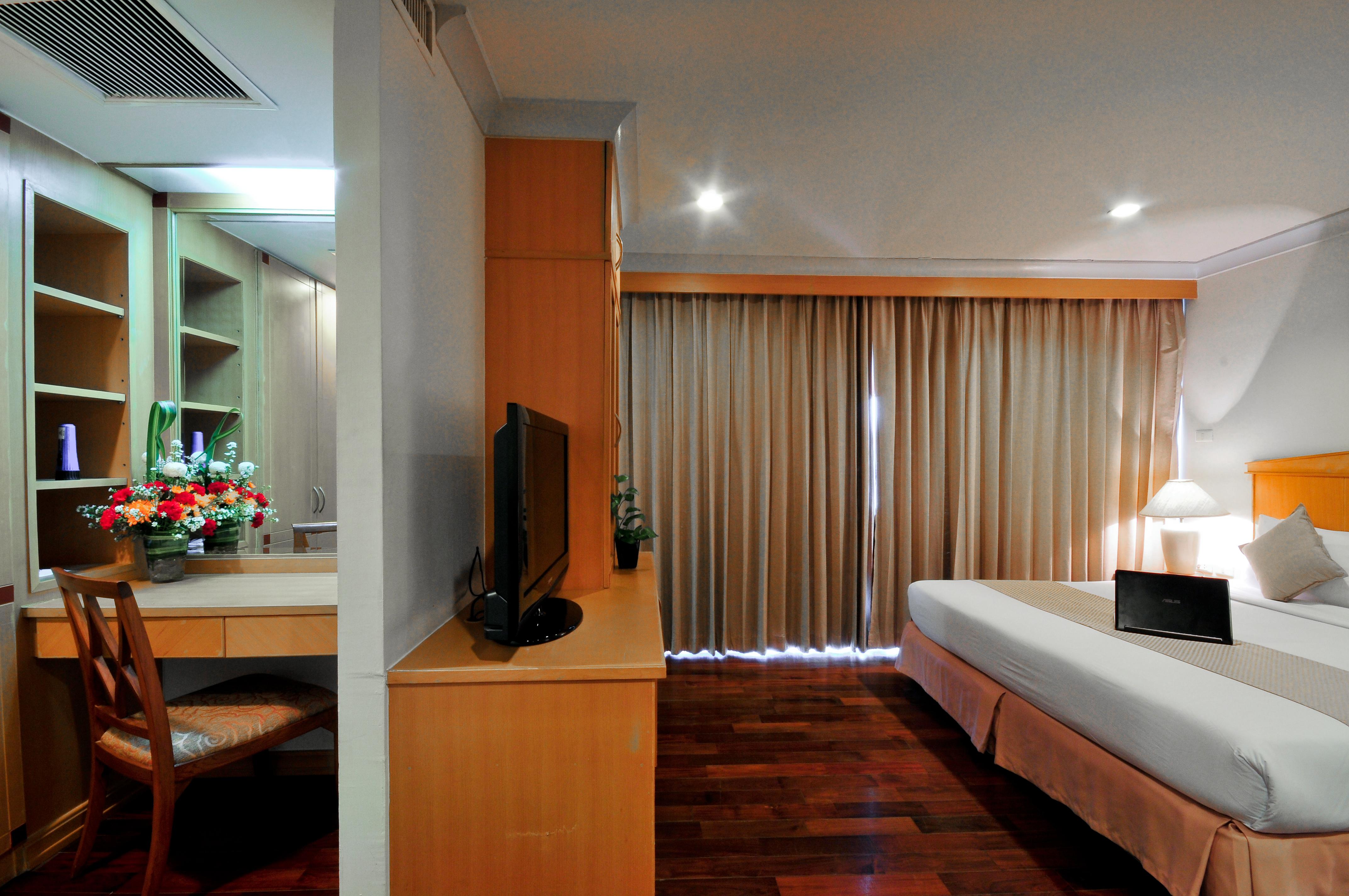 Admiral Suites Bangkok Exterior photo