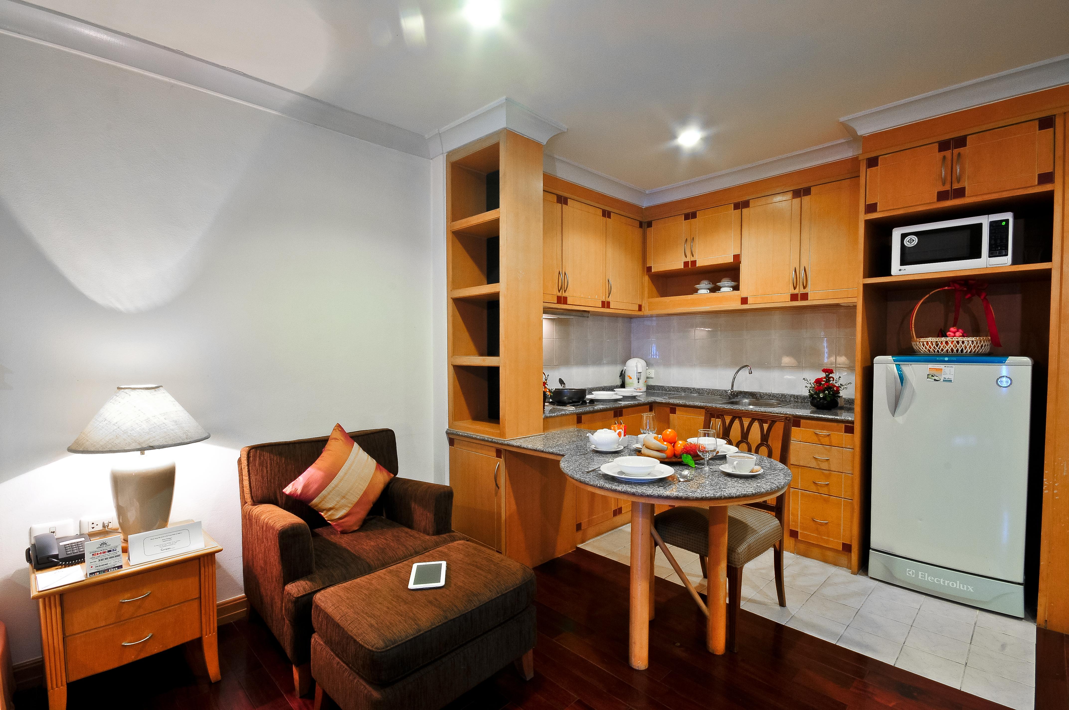 Admiral Suites Bangkok Exterior photo