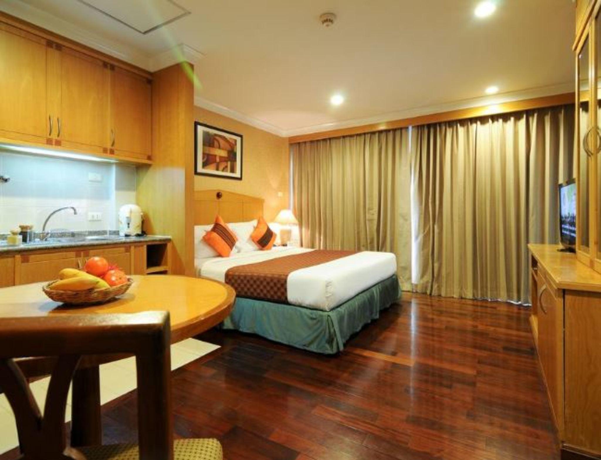 Admiral Suites Bangkok Exterior photo