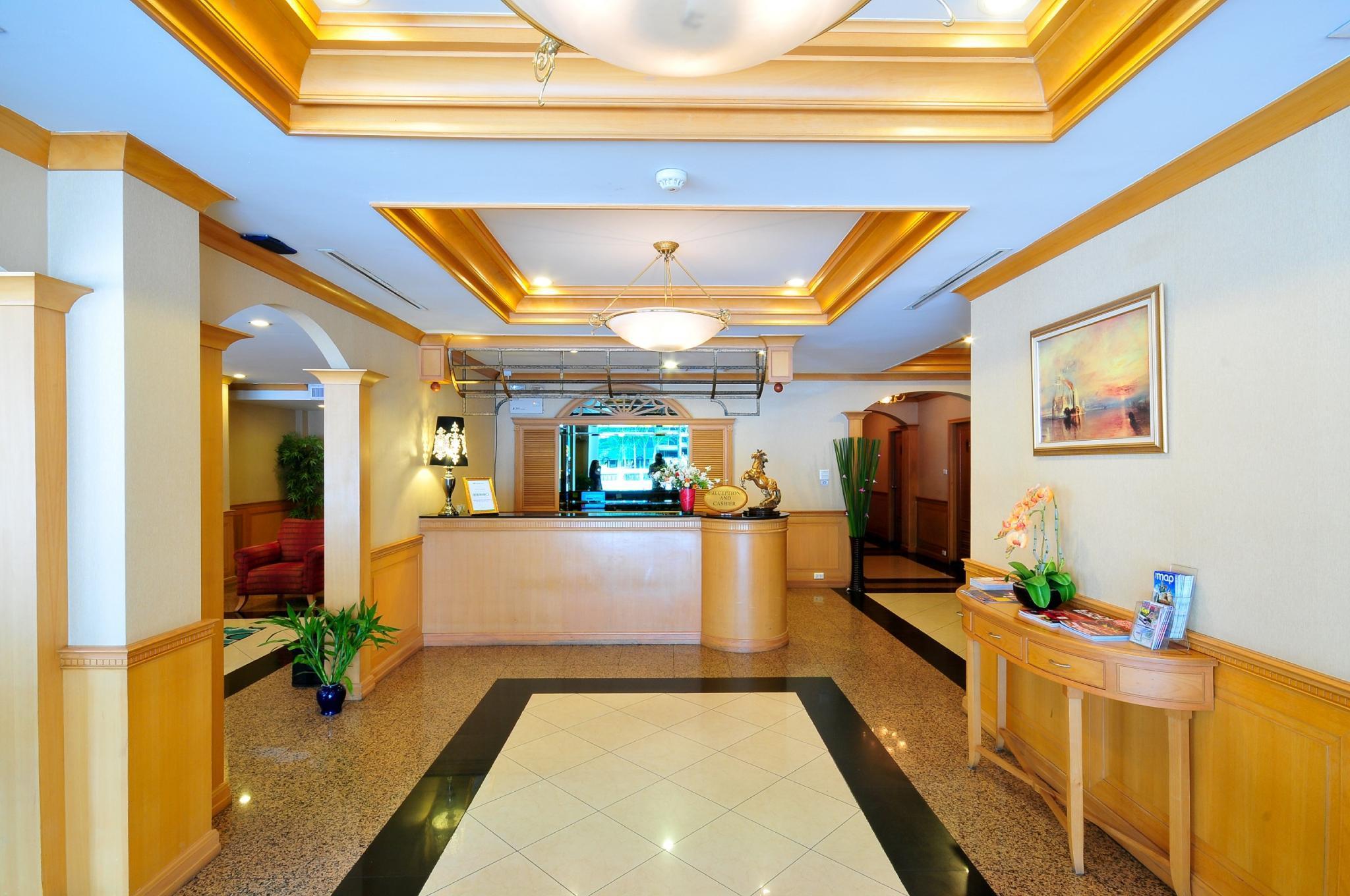 Admiral Suites Bangkok Exterior photo
