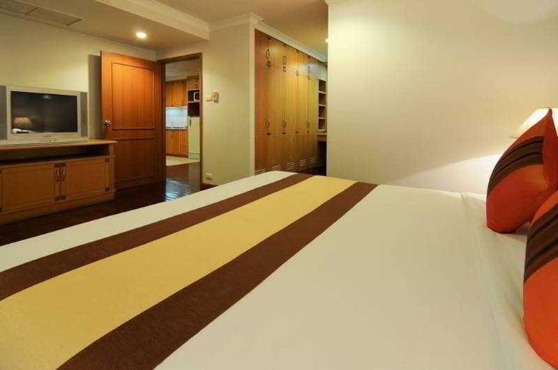 Admiral Suites Bangkok Exterior photo