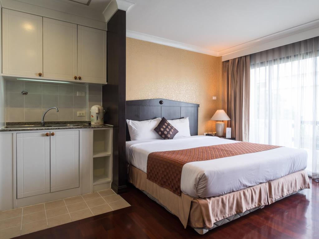 Admiral Suites Bangkok Exterior photo