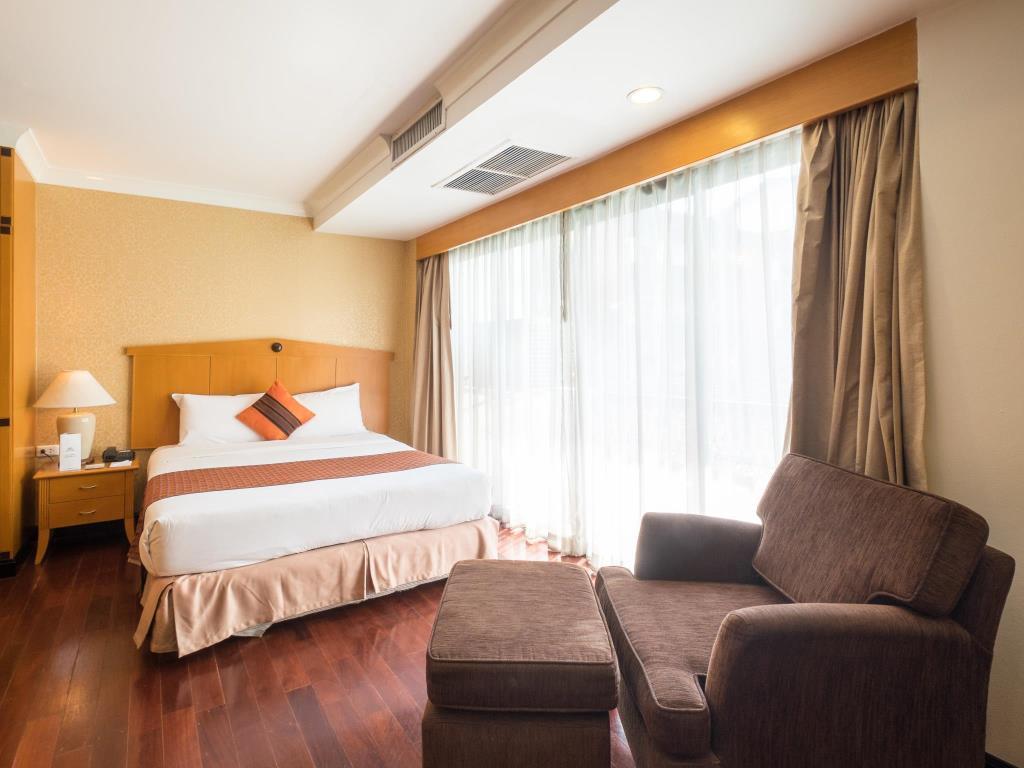 Admiral Suites Bangkok Exterior photo