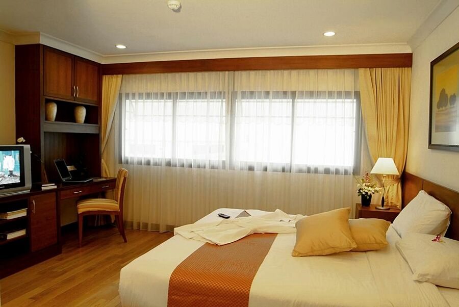 Admiral Suites Bangkok Exterior photo